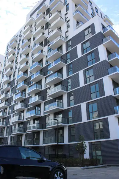 Bright and Spacious 1 Bedroom Condo for Lease in the Heart of Oakville (Trafalgar/Dundas). Open Conc...