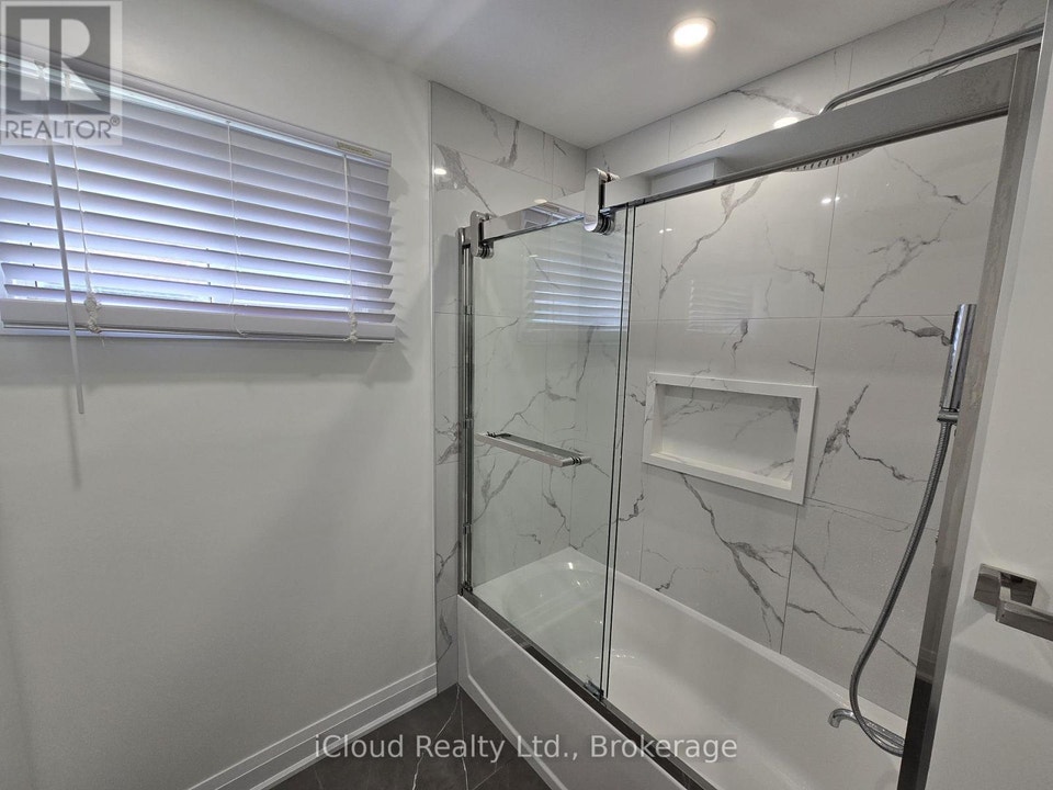 UPPER - 2636 CRYSTALBURN AVENUE Mississauga (Cooksville), Ontari 4