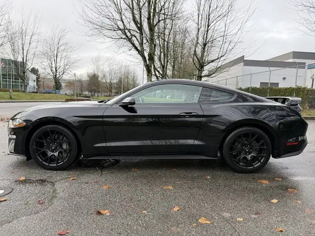 2018 Ford Mustang ECOBOOST FASTBACK| Low KMs | All Black | No Ac in Cars & Trucks in Delta/Surrey/Langley - Image 9