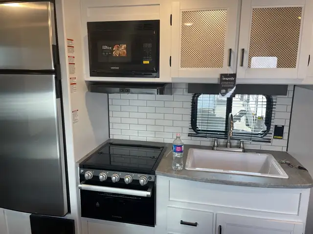 2022 Hideout 262BH--CLEARANCE PRICING in Travel Trailers & Campers in Sudbury - Image 9