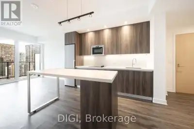Live at The Ivy, steps from Yonge & Bloor, in the heart of Toronto's most vibrant neighbourhood. Thi...