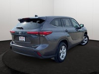 This Toyota Highlander has a powerful Intercooled Turbo Regular Unleaded I-4 2.4 L/146 engine poweri... (image 5)