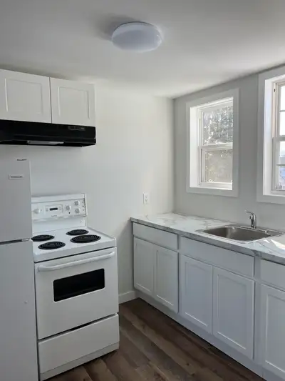 For Rent: 117 Glen Road - 2 Bedroom upper level $1295/month + utilities. Yearly lease Available imme...