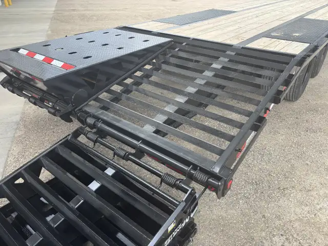 2026 PJ Trailers 32' Gooseneck Low-Pro Flatdeck with Duals 30K  in Cargo & Utility Trailers in Saskatoon - Image 17