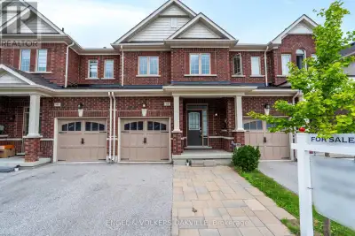 Welcome to 44 Clifford Cres, a stunning freehold townhome built by the renowned Brookfield Homes in...