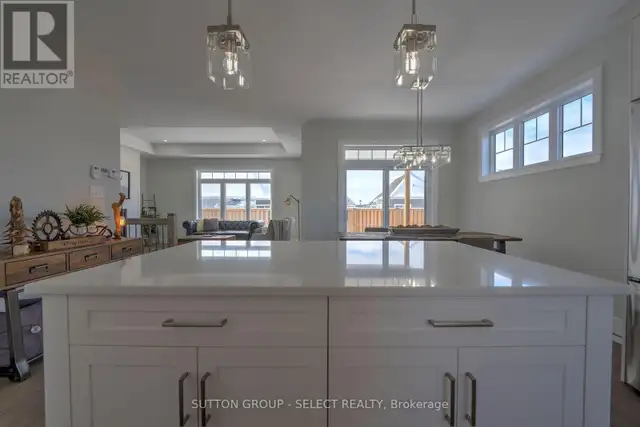 19 LOIS COURT Lambton Shores (Grand Bend), Ontario in Houses for Sale in Grand Bend - Image 11