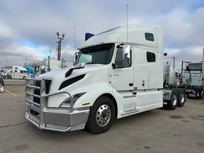BEAUTIFUL UNIT WITH ALL ADD ONS. TEAM DRIVERS DREAM. WARRANTY UNTIL JAN 2028 OR 966,000KM! PREMIUM A...