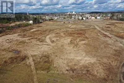 Prime Development Opportunity in Espanola! Discover 31 acres of prime residential land in the growin...