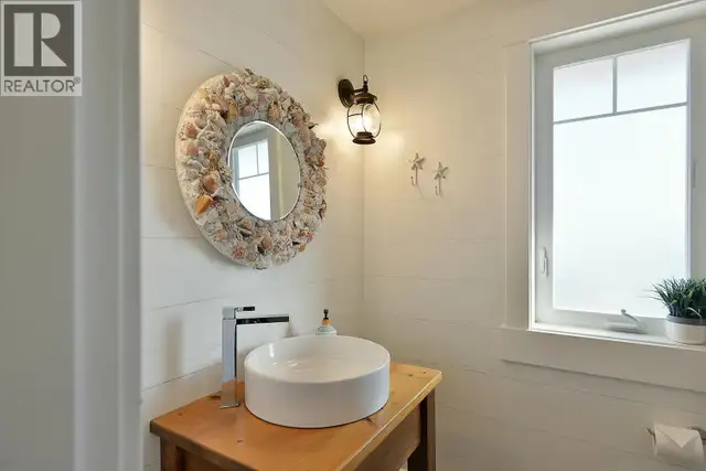 605 WOODLAND AVENUE Gibsons, British Columbia in Condos for Sale in Sunshine Coast - Image 40