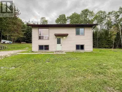 Great Opportunity in Sioux Narrows! Looking for a winter project? This fixer-upper could be the perf...