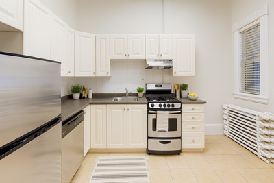 Current Promotions Choose How You Want To Save! 1-Month Free or 8-Month Discounted Rent! *E. & O.E....