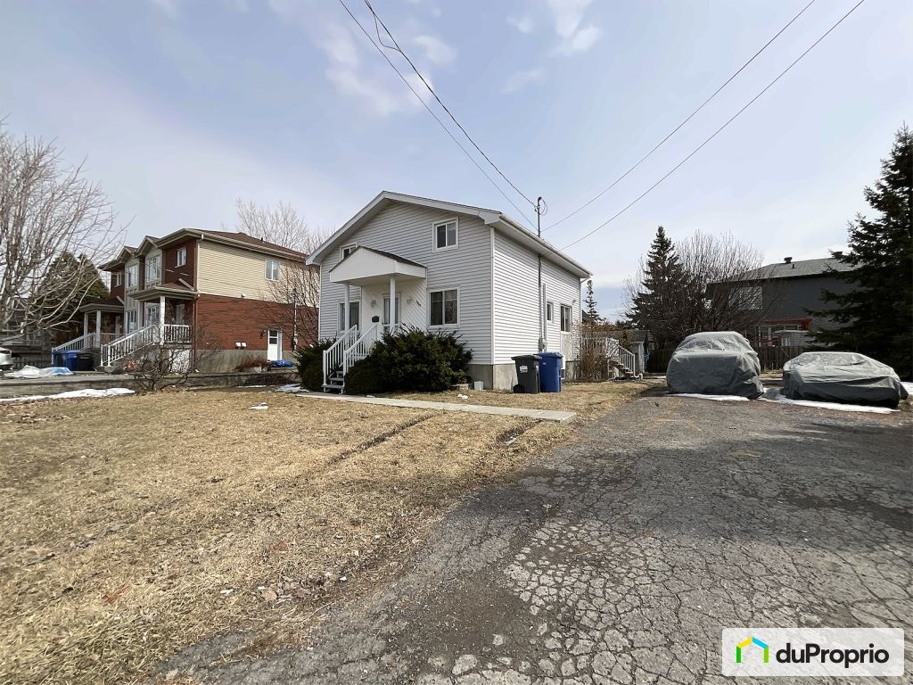 $780,000 - 2 Storey for sale in Brossard — photo 1
