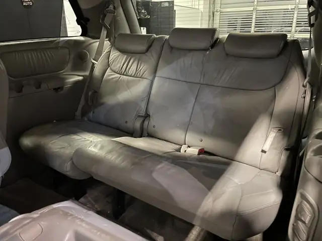 2007 Toyota Sienna XLE LTD AWD in Cars & Trucks in City of Montréal - Image 11