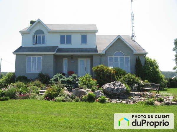 $380,000 - Country home for sale in St-Eloi — photo 1
