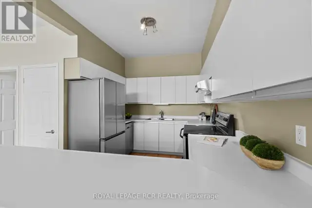 12 - 16 FOURTH STREET Orangeville, Ontario in Condos for Sale in Oakville / Halton Region - Image 4