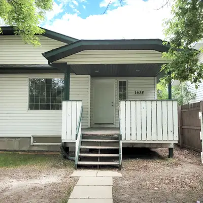 1438 Avenue B North - Large fully finished 5 Bed 2 Bath House/Duplex for Rent Available immediately,...