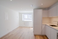Renovated Akelius studio apartment for rent. Located near St Laurent in the Plateau Mont-Royal neigh... (image 3)