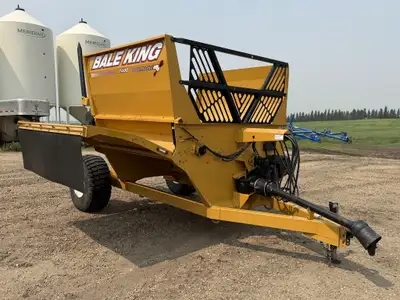 2021 BALE KING 7400 BALE PROCESSOR - Chain Style Conveyor, Triple 2080 Chain, Full Width Slats, 2 Ro...