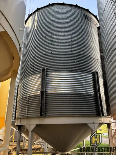 Westeel-Rosco 6 Ring Grain Bin 14 Ft diameter 2000 bu capacity Internal stiffeners External stiffene...