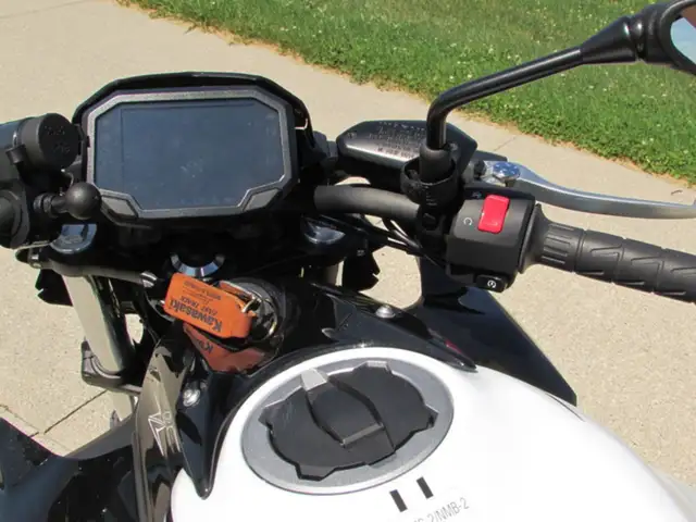 2021 Kawasaki Z650 ABS in Sport Bikes in Leamington - Image 23