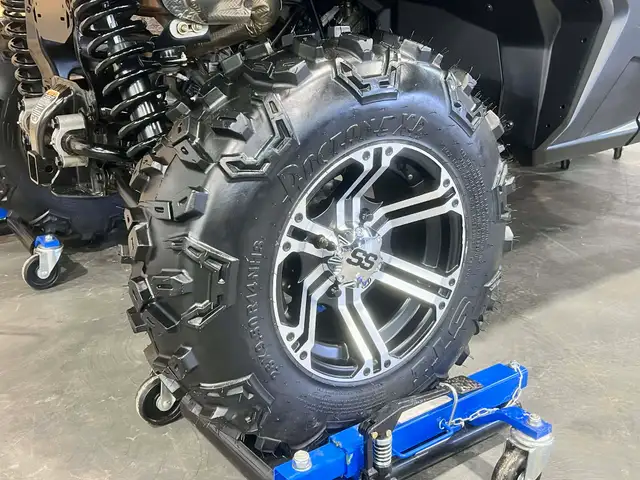2025 BRP CAN-AM COMMANDER 700 EFI + 4X4 + DPS + ONLY 2759 KM + N in ATVs in Ottawa - Image 32
