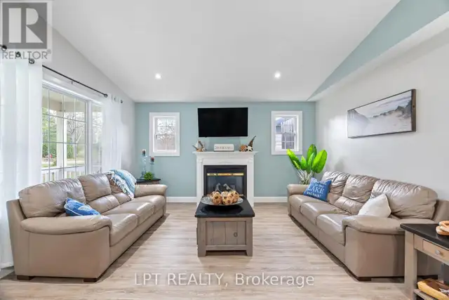 7652 RIVERSIDE DRIVE Lambton Shores (Port Franks), Ontario in Houses for Sale in Grand Bend - Image 12