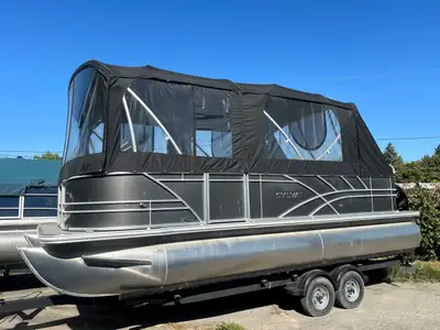 Looking for a versatile, family-fishing machine? The Mirage 8522 Party Fish has you covered. This po...