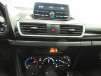 MAZDA 3 2016 GX / AIR-CLIMATISÉ / PUSH START / BLUETOOTH / MAGS SUR PNEUS ÉTÉ AVEC 150600 KM CERTIFI... (image 7)