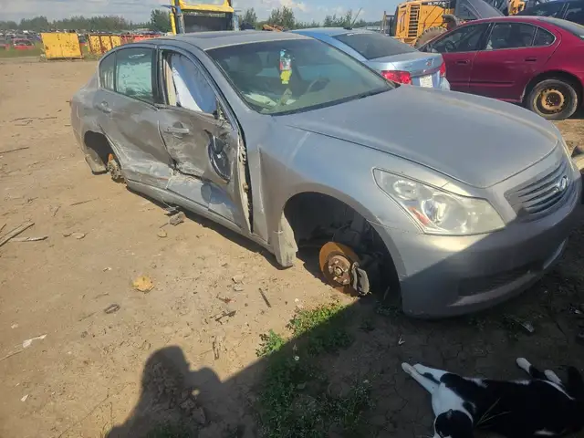 2008 INFINITY FOR PARTS in Auto Body Parts in Edmonton - Image 2