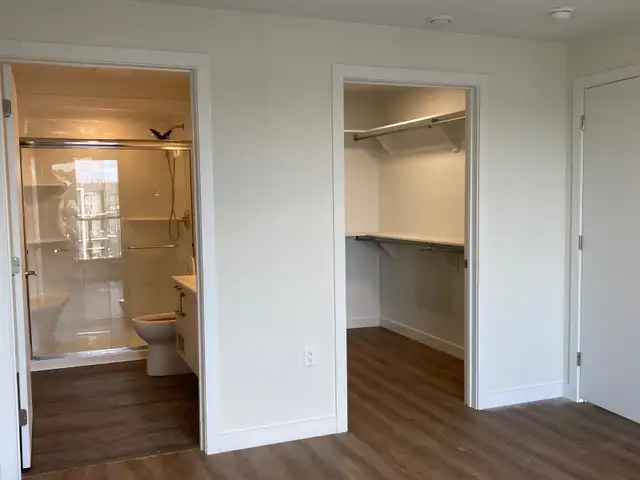 Wrap Around Deck; 2 bdrms+2 bthrm; SHIRAZ 50 + in Long Term Rentals in City of Halifax - Image 11