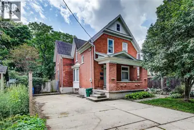 Downtown Waterloo Home – A Great Investment Opportunity! Prime downtown Waterloo location! This lega...