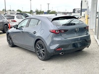 * 18-INCH LIGHT GREY, HIGH-LUSTRE FINISH ALLOY WHEELS * BLACK LEATHER-TRIMMED UPHOLSTERY * GARNET RE... (image 3)