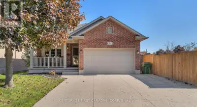Perfect Condo Alternative for Empty Nesters! Beautiful All-Brick Bungalow, with 2+1 Bedroom (potenti...