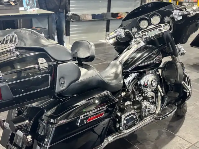 2008 Harley-Davidson Electra Glide Ultra Classic in Street, Cruisers & Choppers in Sudbury - Image 8