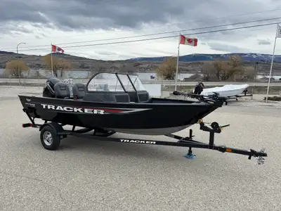 Lock-in Guaranteed Best Price of the Year! PICK UP YOUR NEW BOAT IN THE SPRING! ProGuide V-16 WalkTh...