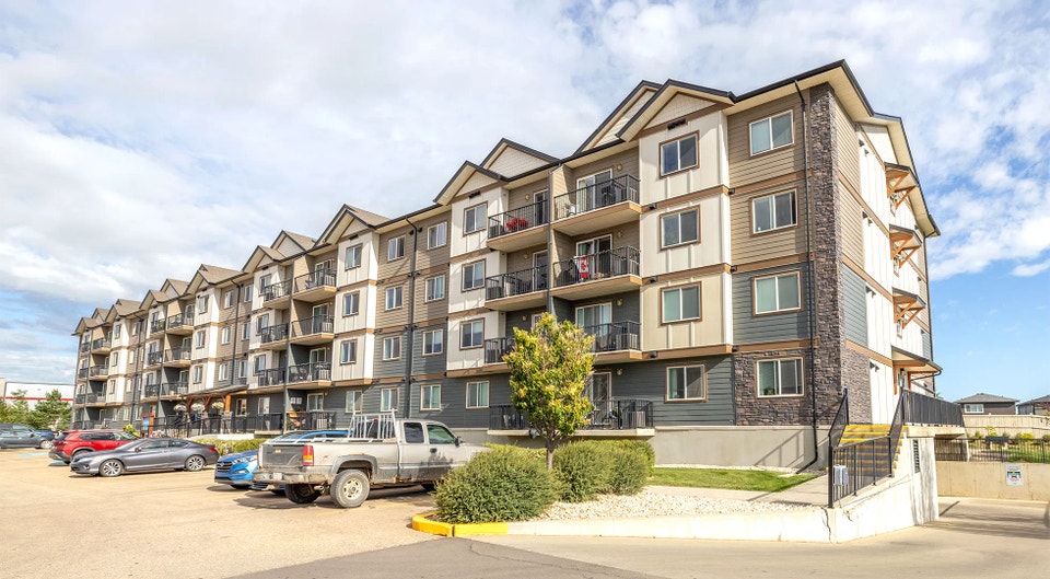 Pet-Friendly Two Bedroom One Bath with In-suite Laundry for Rent 2