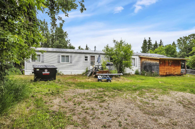 Spacious Mobile in Lacombe County! (Must be moved) ID  #104691 in Houses for Sale in Red Deer