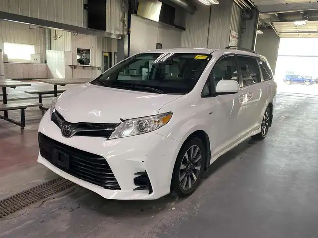 2018 Toyota Sienna LE