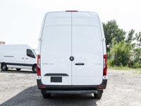 . Engine: 6 Cylinder Engine (image 4)