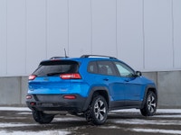 CARGET AUTOMOTIVE is thrilled to offer this 2017 Jeep Cherokee Trailhawk, an off-road-capable SUV fe... (image 6)