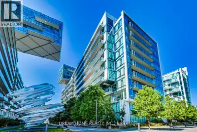 Waterfront Large Luxury 1 Bdrm With Balcony & Parking. Steps To Fabulous Entertainment, Restaurants,...