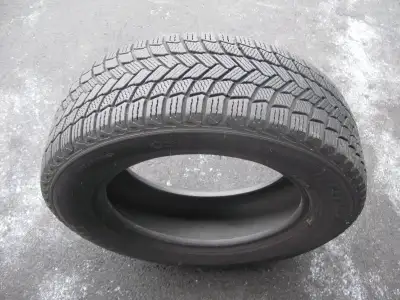 ONE (1) MICHELIN X-ICE SNOW SUV WINTER TIRE SIZE /225/65/17/ VERY GOOD TREAD ASKING $60 ( NO E-MAILS...