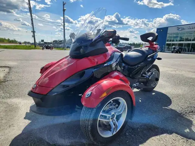 2009 CAN-AM Spyder SE 1000 in Street, Cruisers & Choppers in Thetford Mines - Image 9