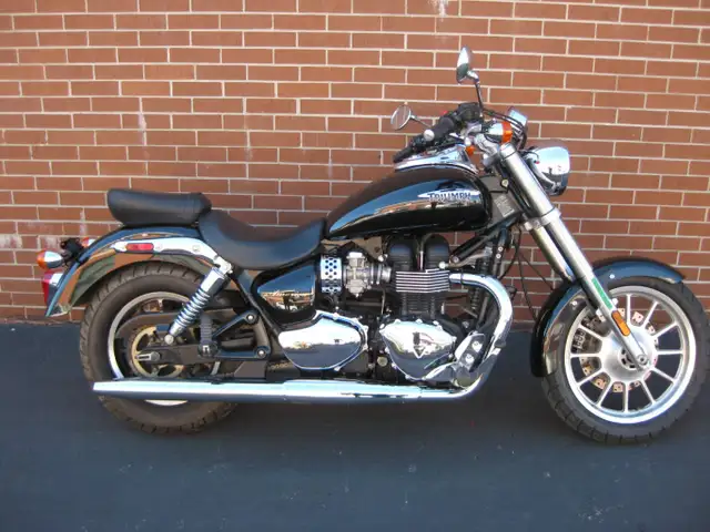 2009 TRIUMPH AMERICA in Street, Cruisers & Choppers in City of Toronto - Image 2
