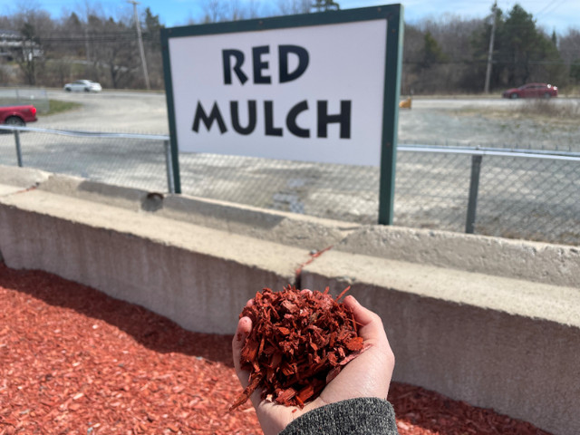 Black Mulch Available for Pickup and Delivery this Spring! in Plants, Fertilizer & Soil in Bedford - Image 4