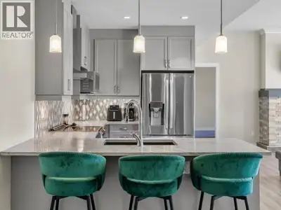 Welcome to 405-36 Waterfront Place, a stunning top-floor 1 bedroom condo offering breathtaking city...