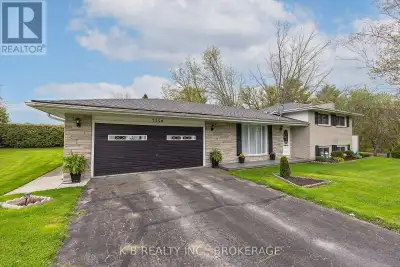 Charming Country Side-split - Ideal for Growing Families! Perfectly positioned between Odessa and Na...
