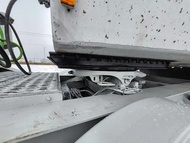 2002 Beall Super B-Train Hopper/Grain/Tri-Tri axles in Heavy Equipment in Barrie - Image 27