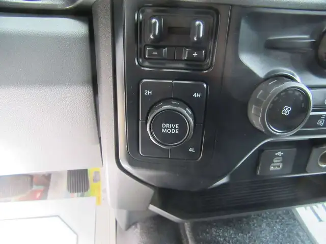 2023 Ford F-550 CREW CAB 4X4 DIESEL WITH 12FT STEEL DUMP BOX in Cars & Trucks in Oakville / Halton Region - Image 10