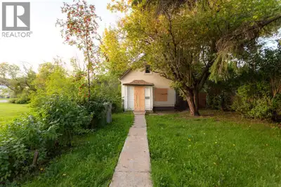 The existing house is boarded and there will be no interior viewings prior to sale. Buyers should ap...